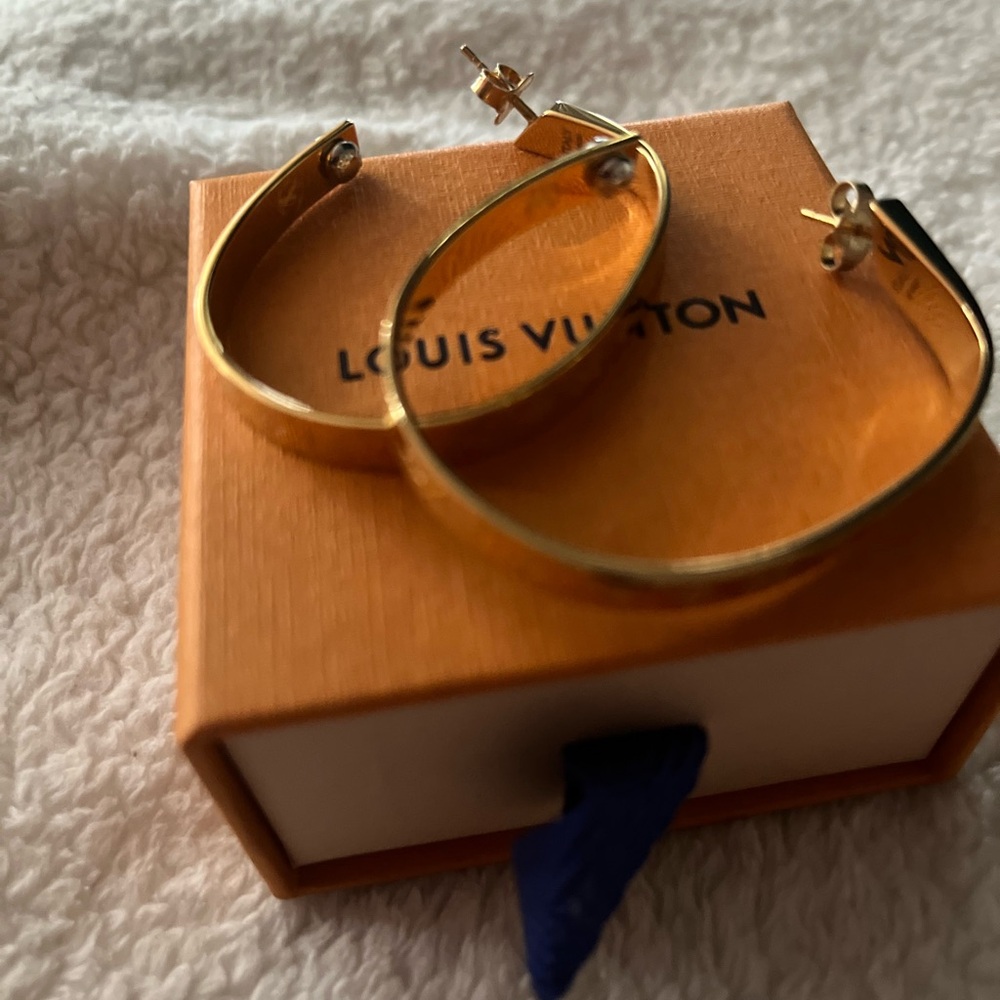 NEW Louis Vuitton Gold Hoop Earrings Timeless Design